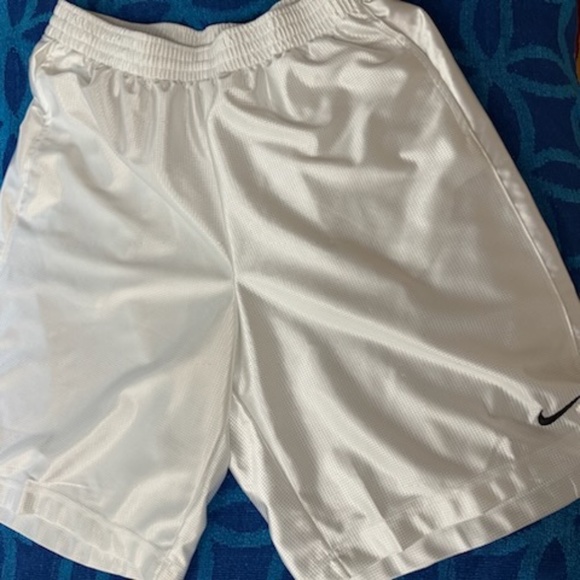 Nike mens athletic shorts, lightweight nylon, drawstring, great condition,no tag - Picture 4 of 12